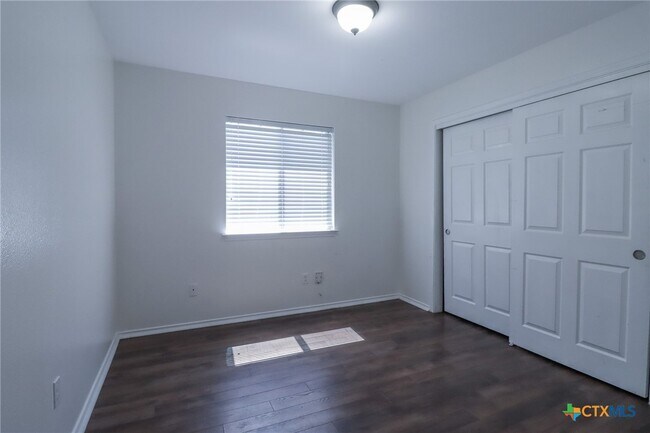 Building Photo - 7819 Bridgepointe Dr