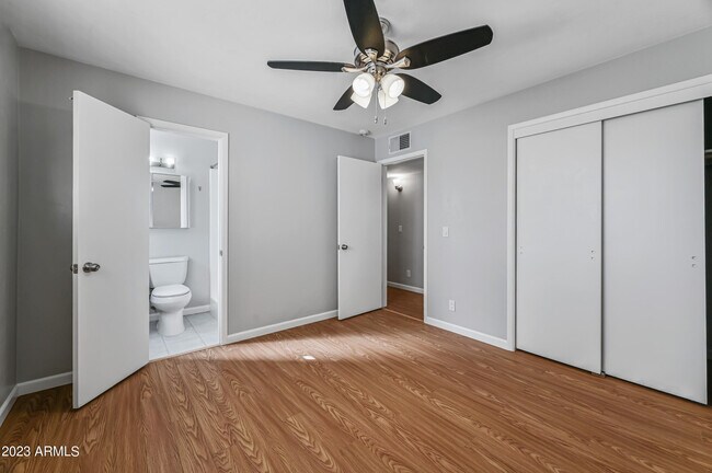 Building Photo - 1227 E Las Palmaritas Dr