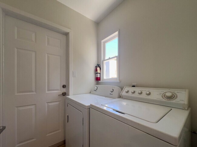 Building Photo - 4286 Tujunga Ave