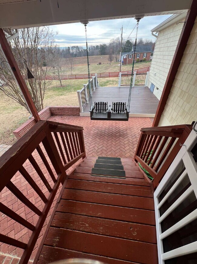 Building Photo - 1244 Mountain View Rd