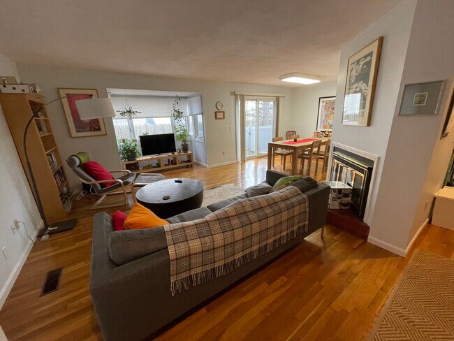 Building Photo - 111 Centre St