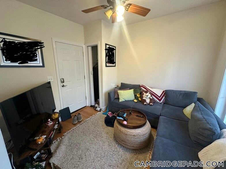 Building Photo - 1054 Cambridge St