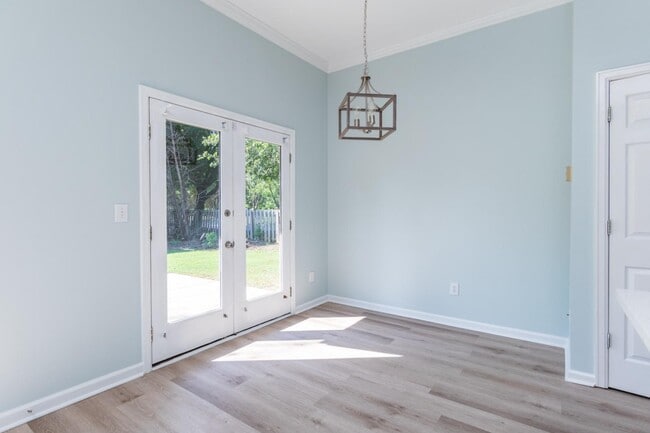 Building Photo - 9300 Greythorne Way