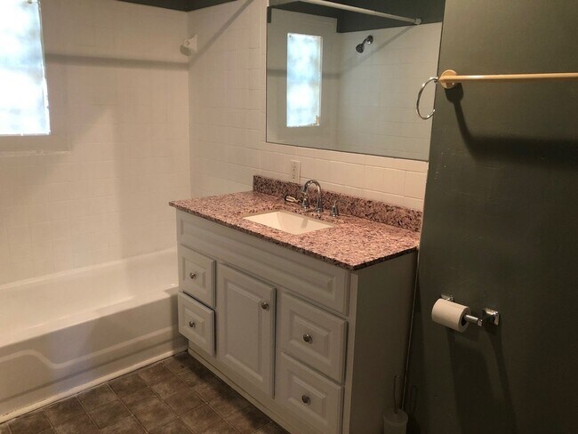 Building Photo - Recently Renovated - Spacious 5 Bedroom, 2...