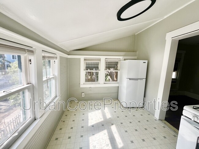 Building Photo - 235 7th Ave N