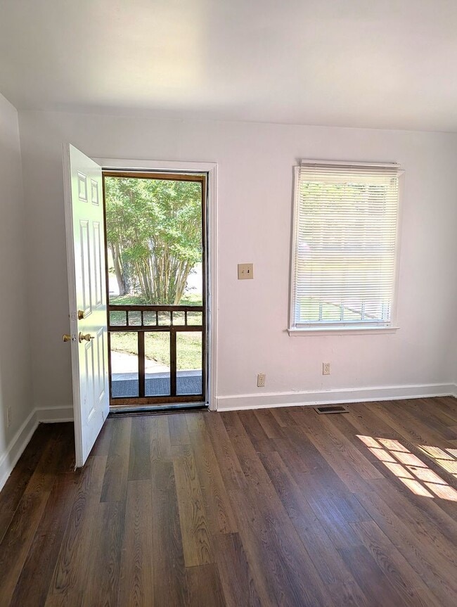 Building Photo - Move in Special!  West Charlotte.  Renovat...