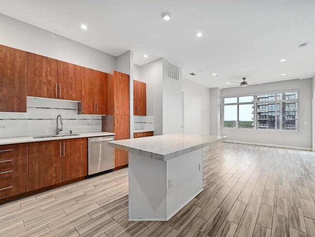 Building Photo - 54 Rainey St