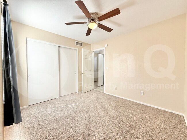 Building Photo - 1150 W Lark Dr