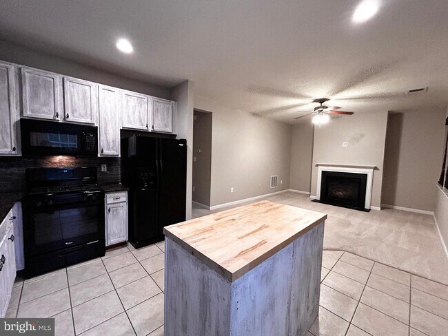 Building Photo - 312 Quinton Oaks Cir