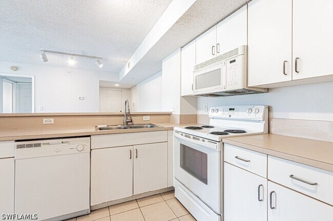 Building Photo - 1810 Florida Club Cir