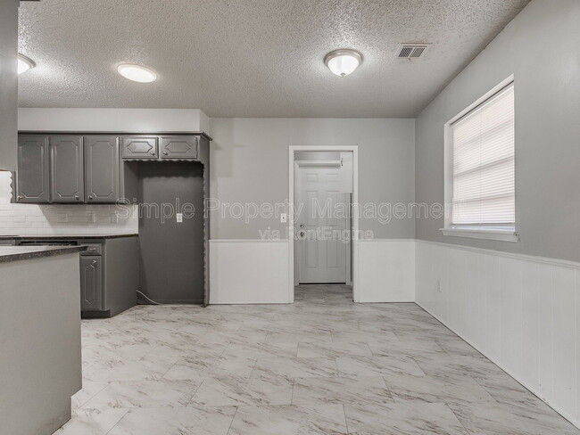 Building Photo - 7505 NW 29th St