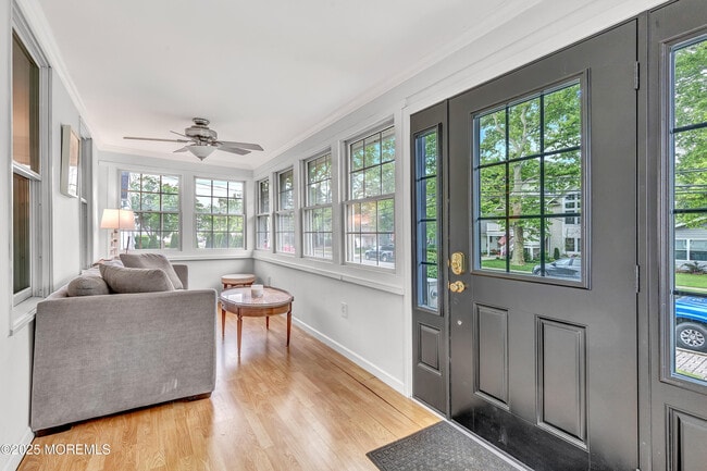 Building Photo - 370 E Main St