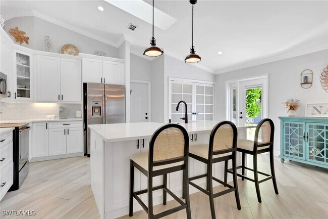 Primary Photo - 1151 Jardin Dr