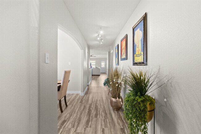 Building Photo - 615 Ashlen Dr