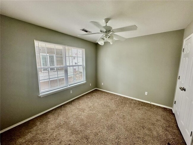 Building Photo - 1431 W Jct St