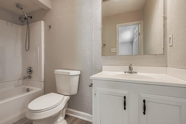 Building Photo - 226 Tara Plantation Dr