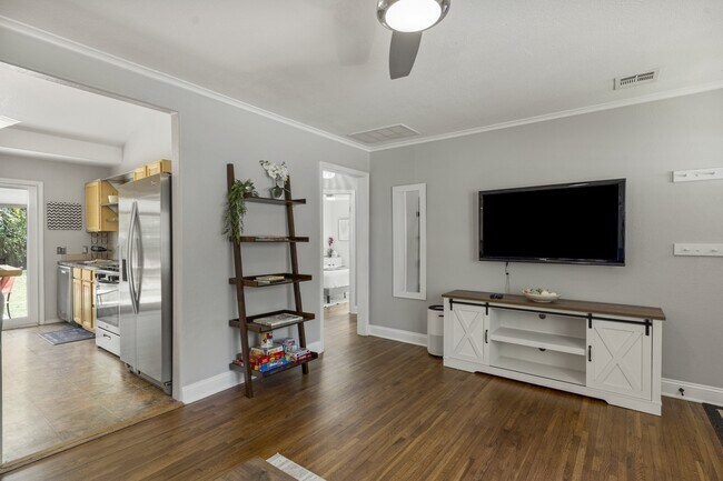 Building Photo - 4911 S Cincinnati Ave