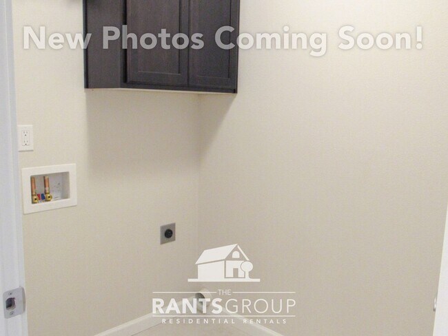 Building Photo - Fantastic Neighborhood! Easy Commute to JBLM!