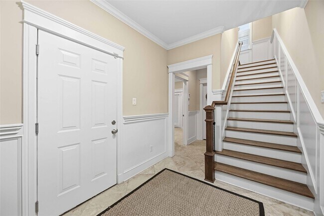 Building Photo - 621 Rutland St