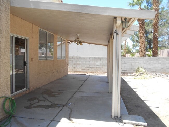 Building Photo - Spacious 4 bedroom Home Located in the Desirable Area of Henderson!