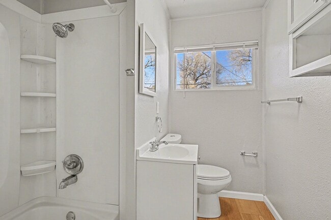 Building Photo - *2 Bedroom Detached Garage, Large Lot Updated and Clean**