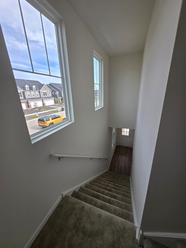 Building Photo - 5931 Hawkweed Dr