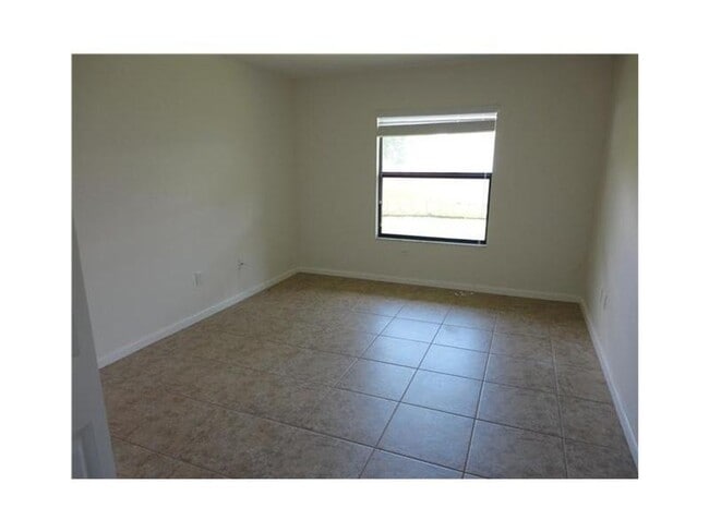 Building Photo - 1045 Villas LLC (1027 NE 10th Ave)