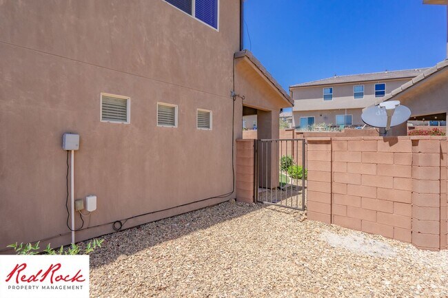 Building Photo - Dog Friendly, Pleasant 4 Bedroom, 2.5 Bathroom Townhome