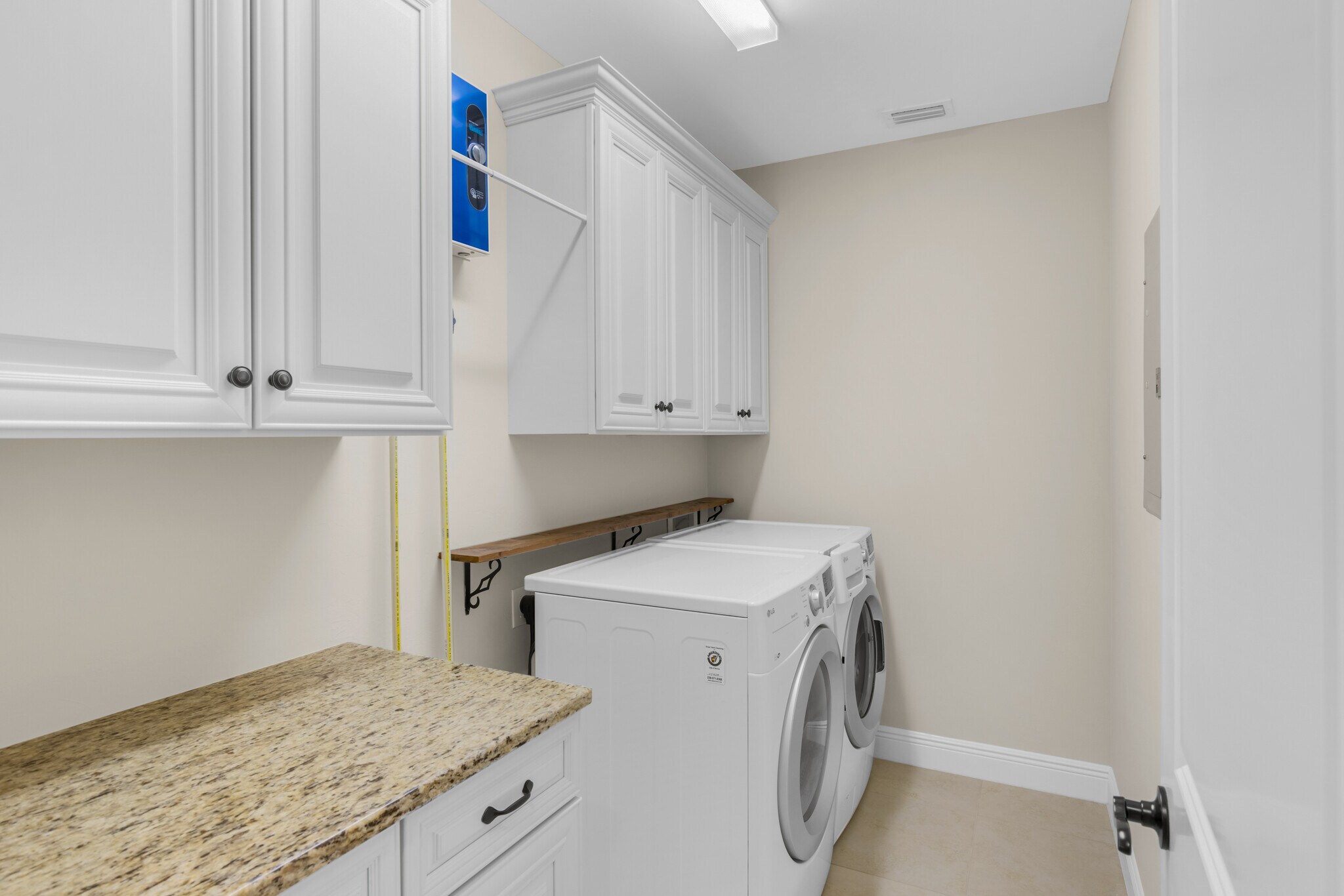 Building Photo - 4412 Vanda Dr