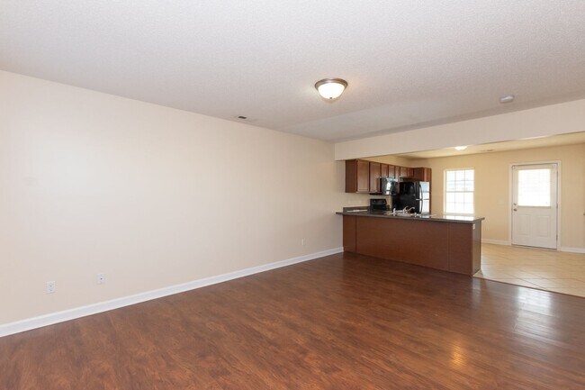 Building Photo - Looking for a townhome in Hubert?