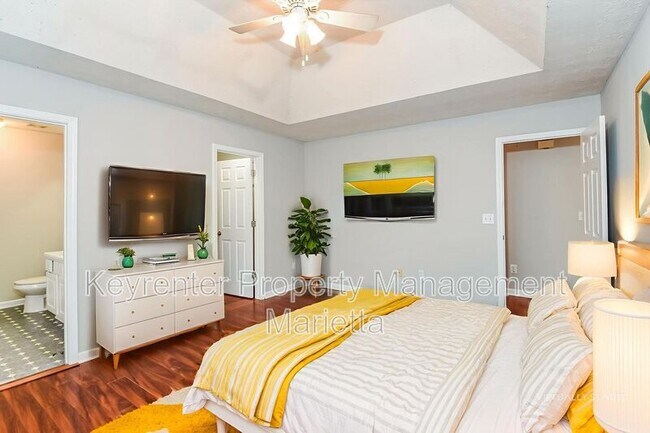 Building Photo - 4819 Lake Park Terrace