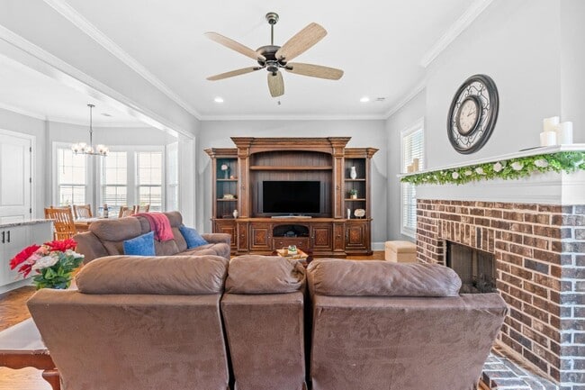 Building Photo - 3067 Rosewood Dr