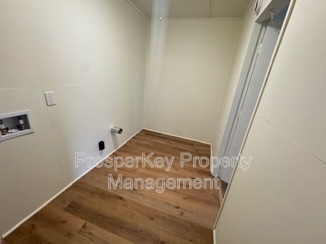 Building Photo - 6311 Bradshaw Dr