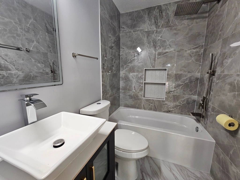 Building Photo - 1535 E Jane Ave