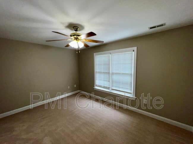 Building Photo - 4432 Shannamara Dr