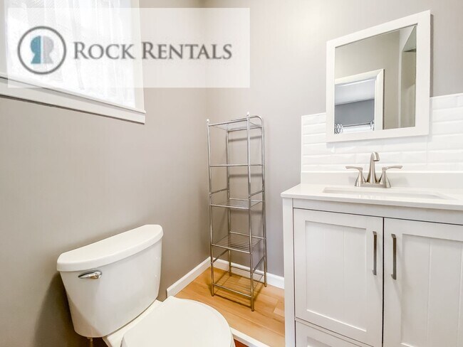 Building Photo - Completely Renovated 1 Bed 1 Bath House