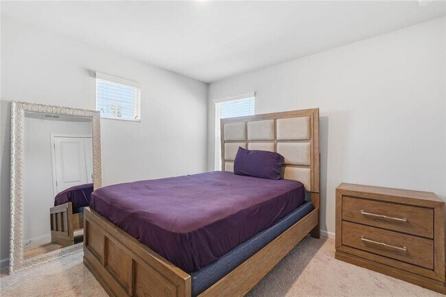 Building Photo - 196 Summit Pointe Dr