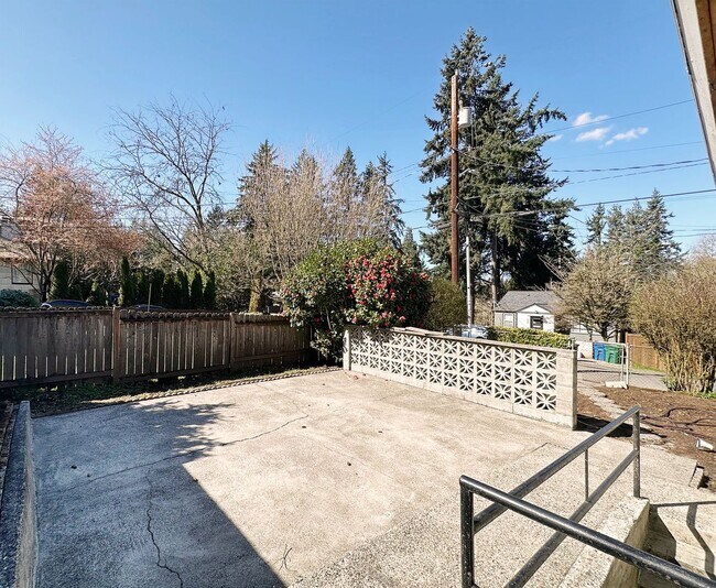 Building Photo - 2Bd/1.75Ba Seattle House