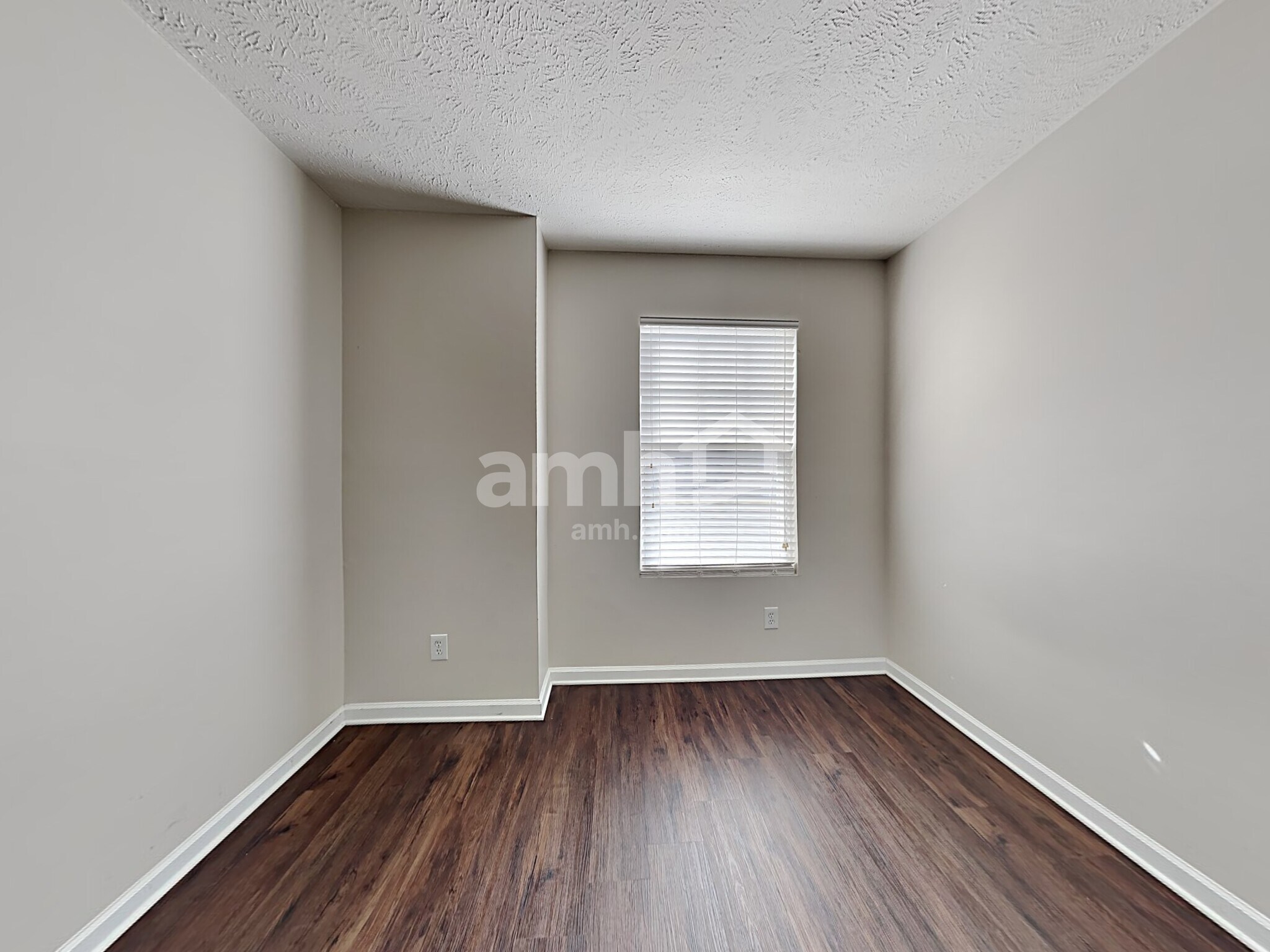 Building Photo - 1316 Roxbury Ct
