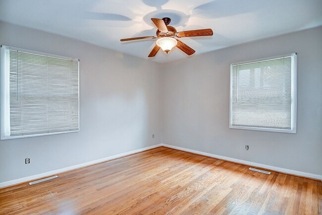 Building Photo - FOR RENT -  BRICK RANCH