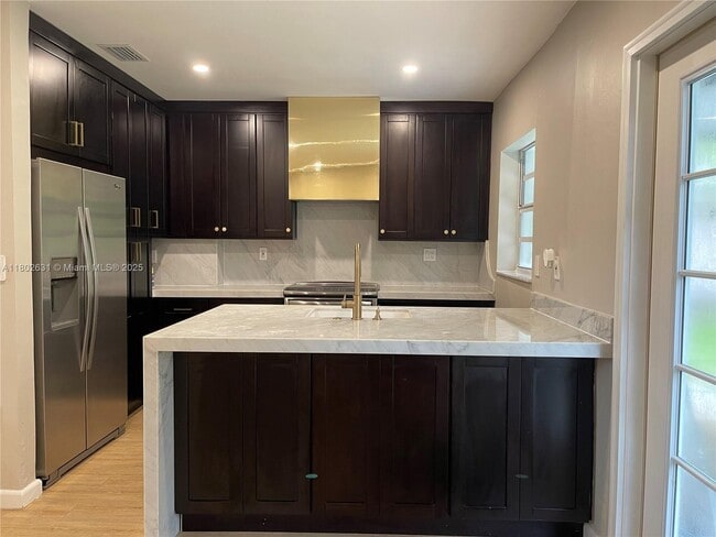 Building Photo - 8005 SW 63rd Pl
