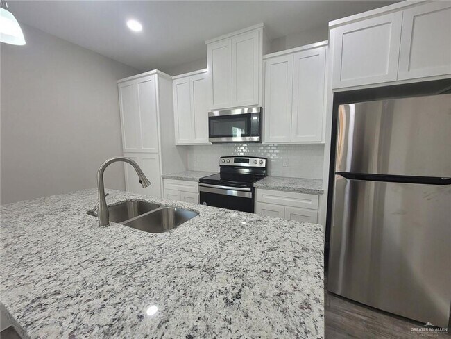 Building Photo - 19 Swallow Ave