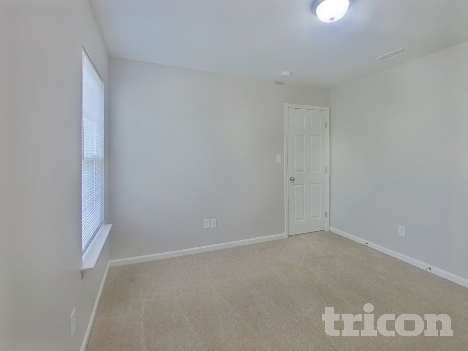 Building Photo - 2092 Roscommon Dr