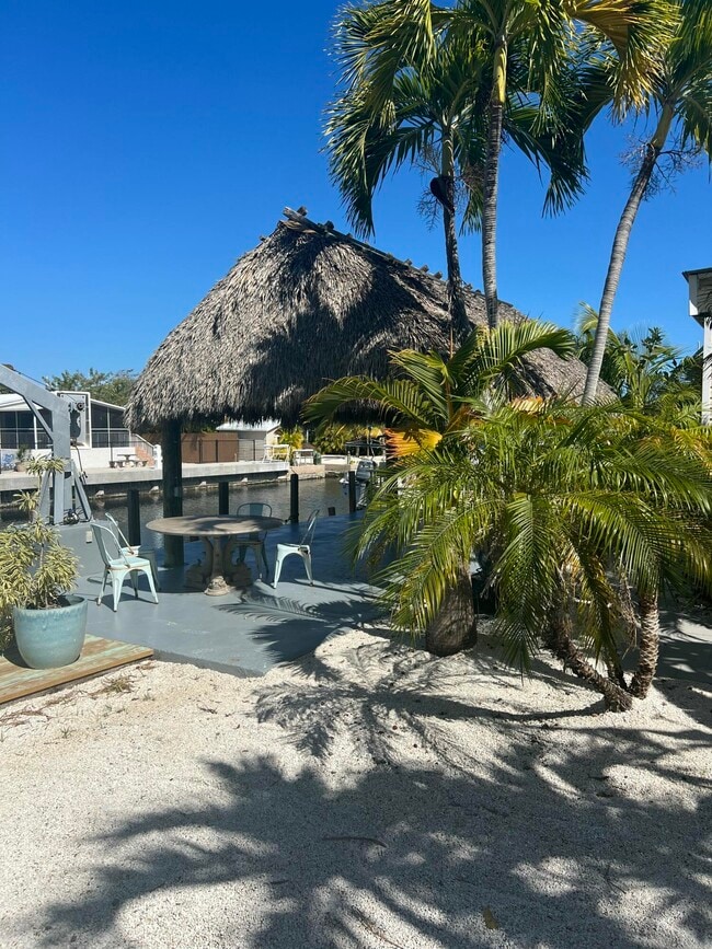 Building Photo - 343 Vaca Rd