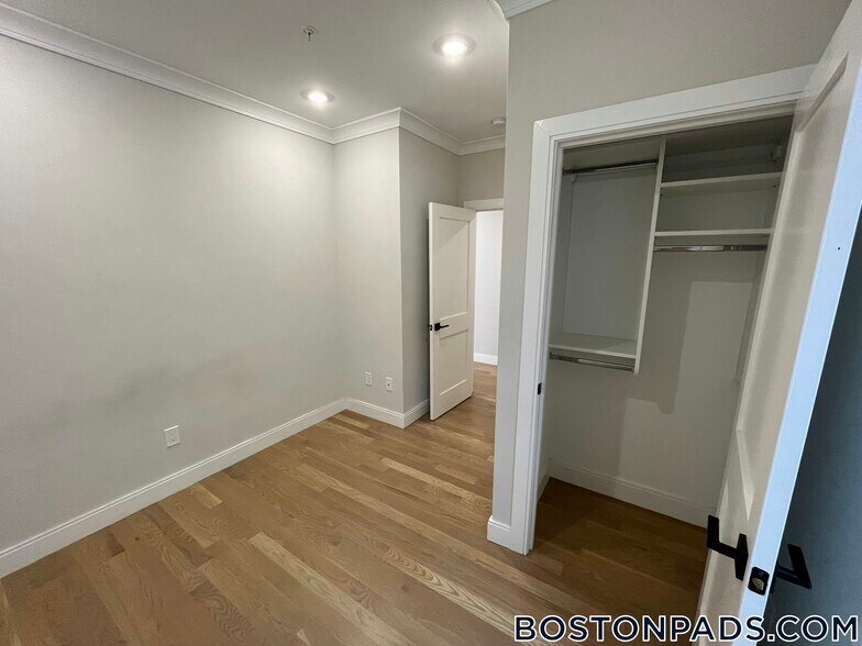 Building Photo - 47 Englewood Ave