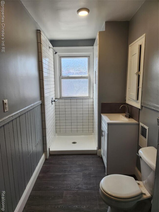 Building Photo - 4207 4th St