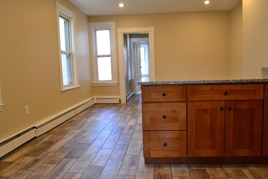 Building Photo - 23 Alston St