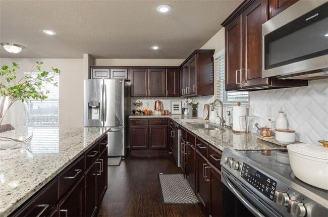 Building Photo - 6108 SW Warrington Rd