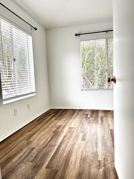 2nd bedroom - 415 Stoney Point Way