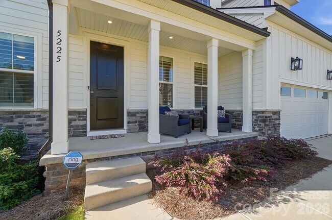 Building Photo - 5225 Glenwalk Dr
